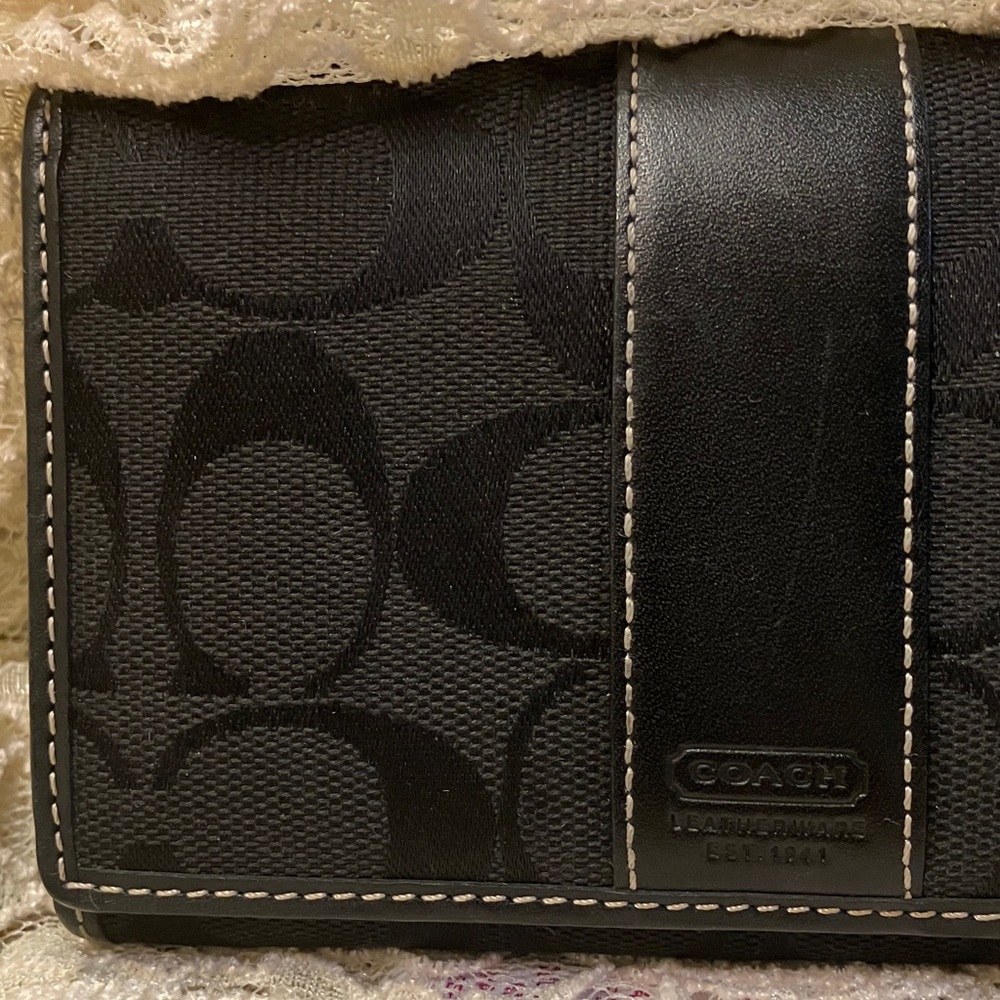 Coach Black Designer Signature Wallet - Picture 2 of 13
